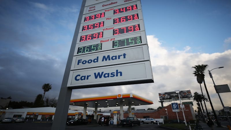 Gasoline gets cheap, just when Americans don't need it